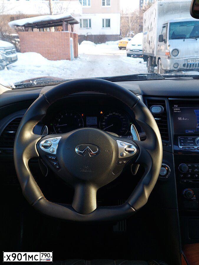 Фото автомобиля INFINITI QX70 /FX/, 2012 — госномер Х901МС790. Цвет: ЧЕРНЫЙ
