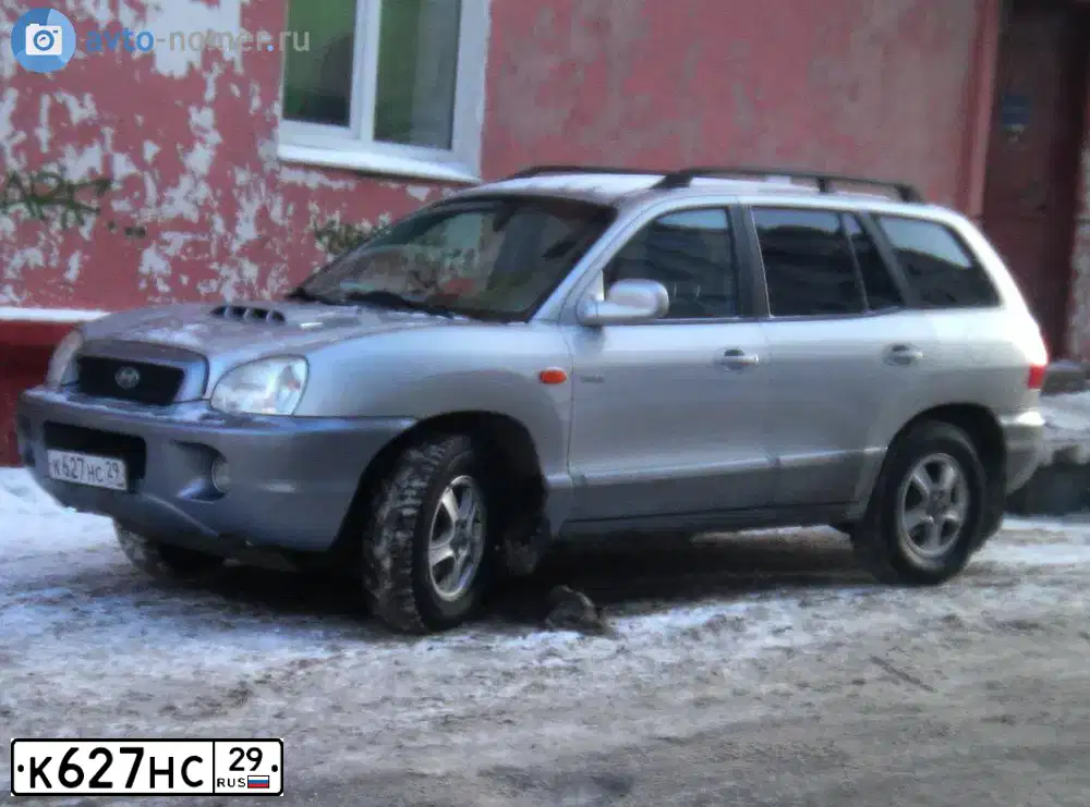 Фото автомобиля HYUNDAI SANTA FE, 2002 — госномер А712УА62. Цвет: Серебристый