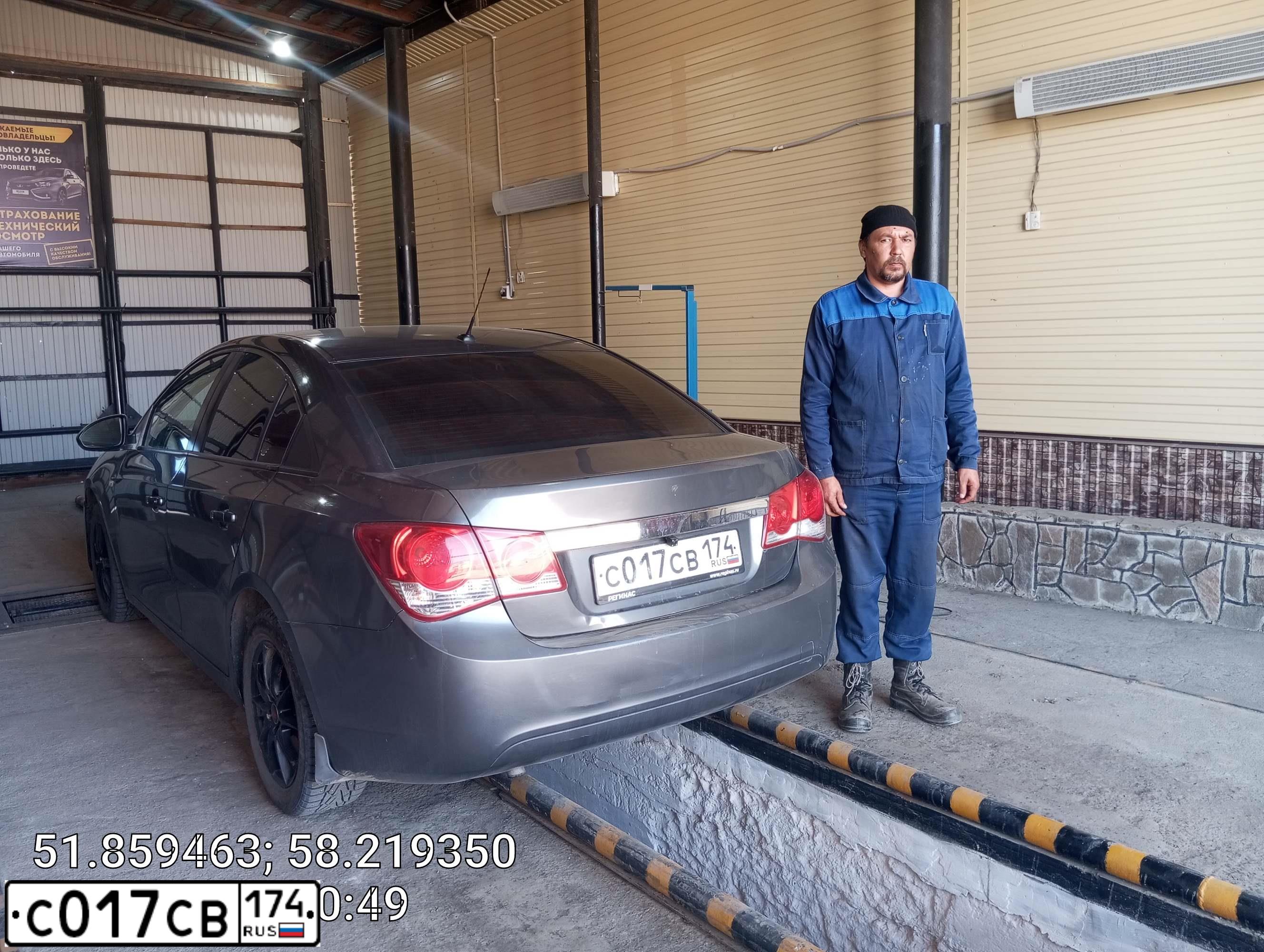 Фото автомобиля CHEVROLET CRUZE, 2010 — госномер М856НВ702. Цвет: СЕРЫЙ МЕТАЛЛИК
