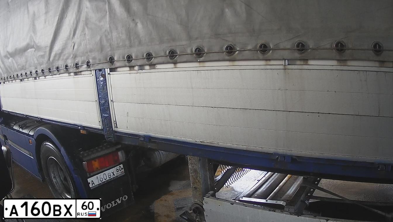Фото автомобиля VOLVO SERIE FH /4X2/, 2007 — госномер А160ВХ60. Цвет: БЕЛЫЙ