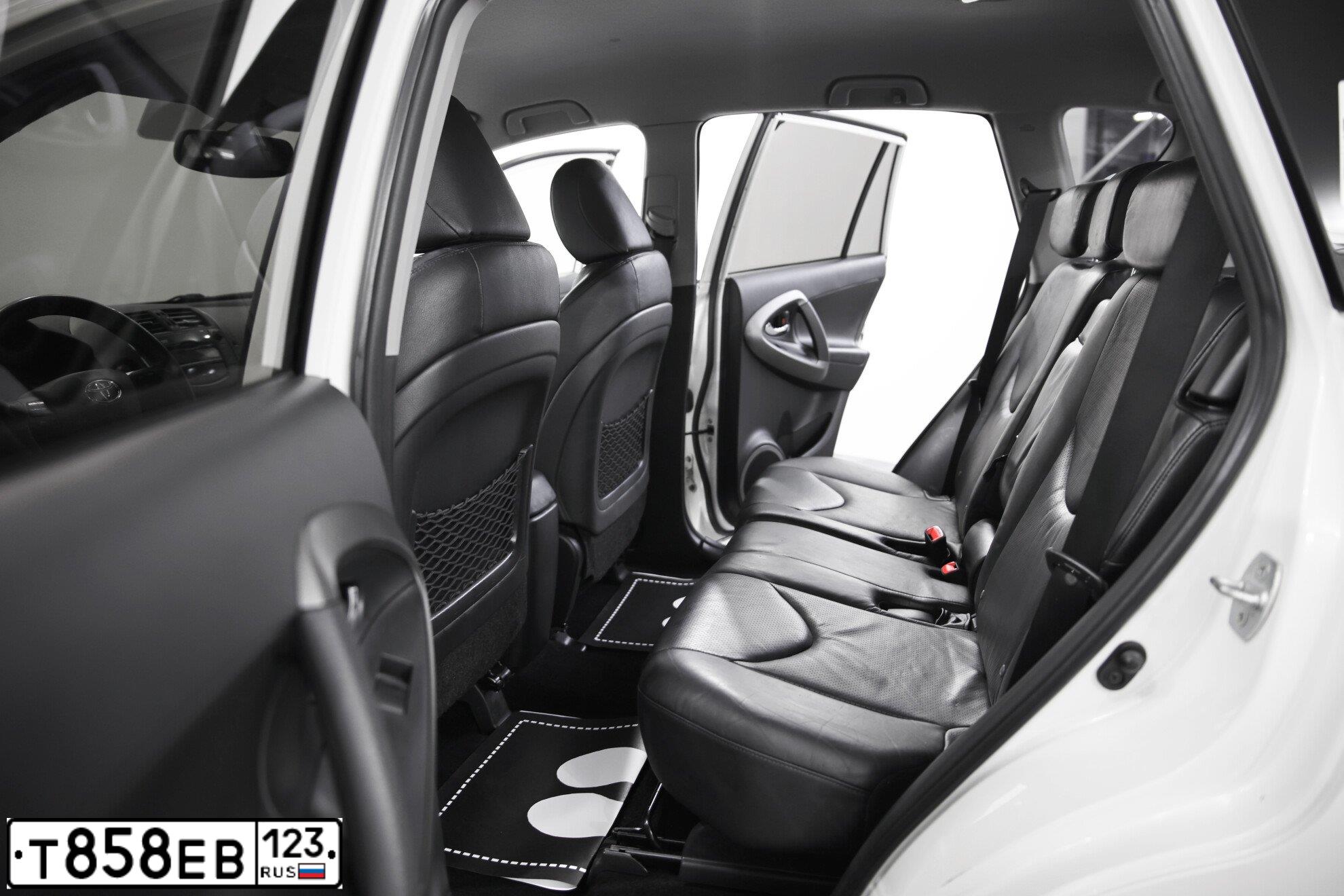 Фото автомобиля TOYOTA RAV4, 2012 — госномер Х458СН72. Цвет: Белый