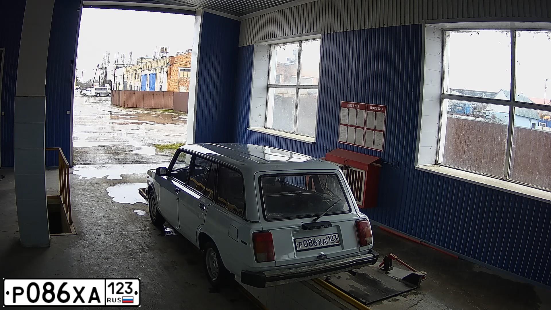Фото автомобиля LADA 2104, 2002 — госномер Н606КУ23. Цвет: ЯРКО-БЕЛЫЙ