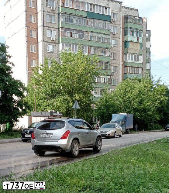 Фото автомобиля NISSAN MURANO, 2003 — госномер У425ОО48. Цвет: СЕРЕБРИСТЫЙ