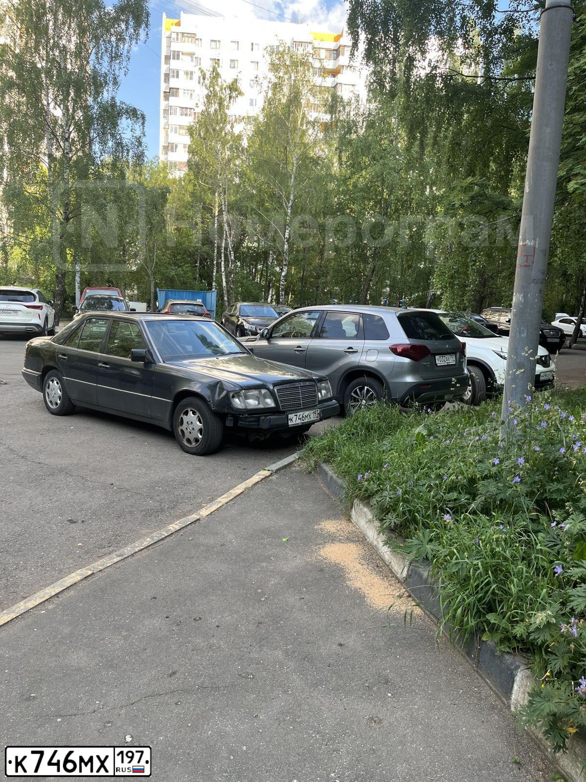 Фото автомобиля MERCEDES E-KLASSE, 1988 — госномер К746МХ197. Цвет: ЧЕРНЫЙ