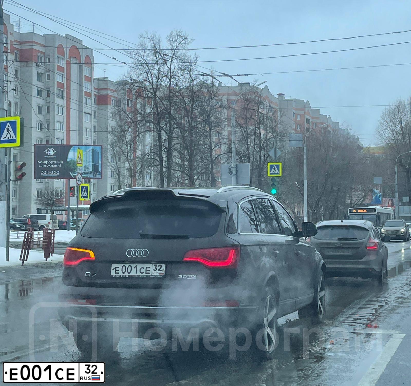 Фото автомобиля ZIL 497442 SAAZ /4X2/, 2007 — госномер Е001СЕ32. Цвет: синий