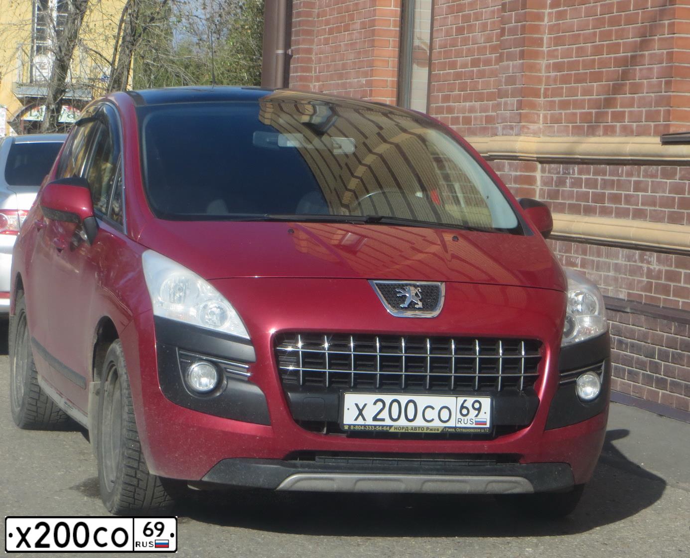 Фото автомобиля PEUGEOT T 3008, 2011 — госномер Х200СО69. Цвет: КРАСНЫЙ