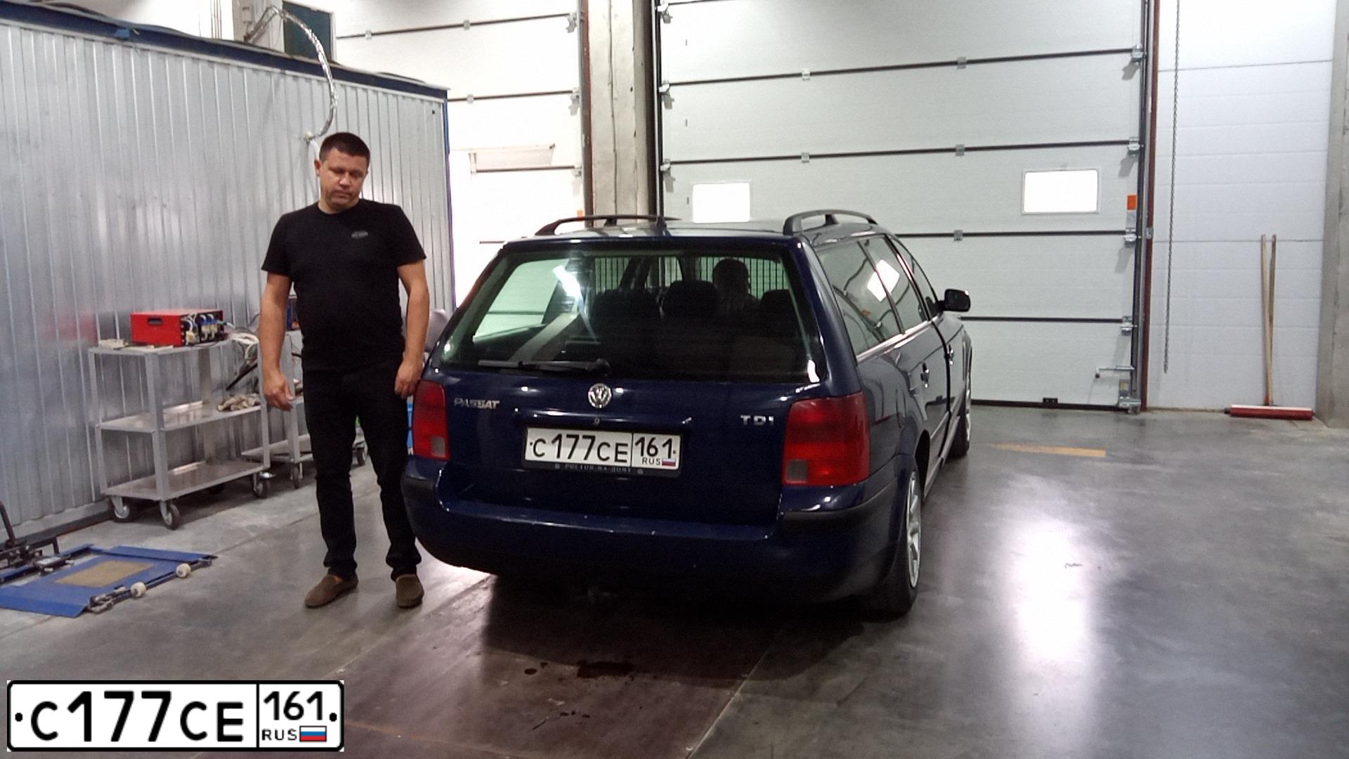 Фото автомобиля VOLKSWAGEN PASSAT, 1998 — госномер С177СЕ161. Цвет: синий