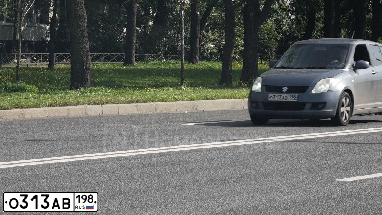 Фото автомобиля SUZUKI SWIFT, 2008 — госномер О313АВ198. Цвет: СЕРЫЙ