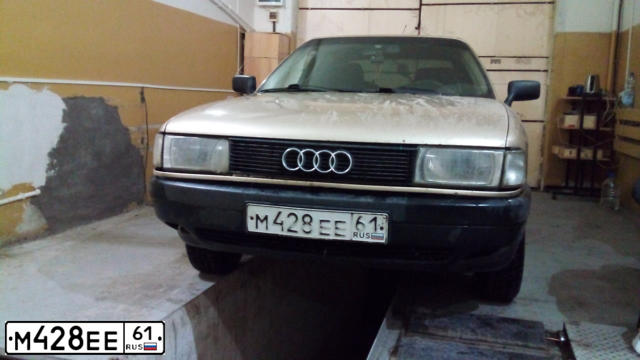 Фото автомобиля AUDI 80, 1988 — госномер М428ЕЕ61. Цвет: ЗОЛОТИСТЫЙ