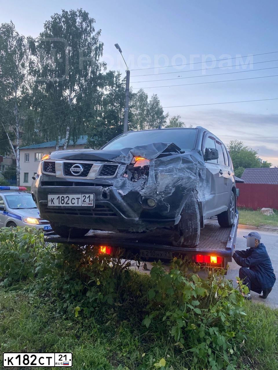 Фото автомобиля NISSAN X-TRAIL, 2011 — госномер К182СТ21. Цвет: ЧЕРНЫЙ