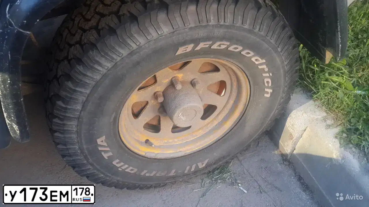 Фото автомобиля TOYOTA RUNNER, 1991 — госномер У173ЕМ178. Цвет: ЧЕРНЫЙ