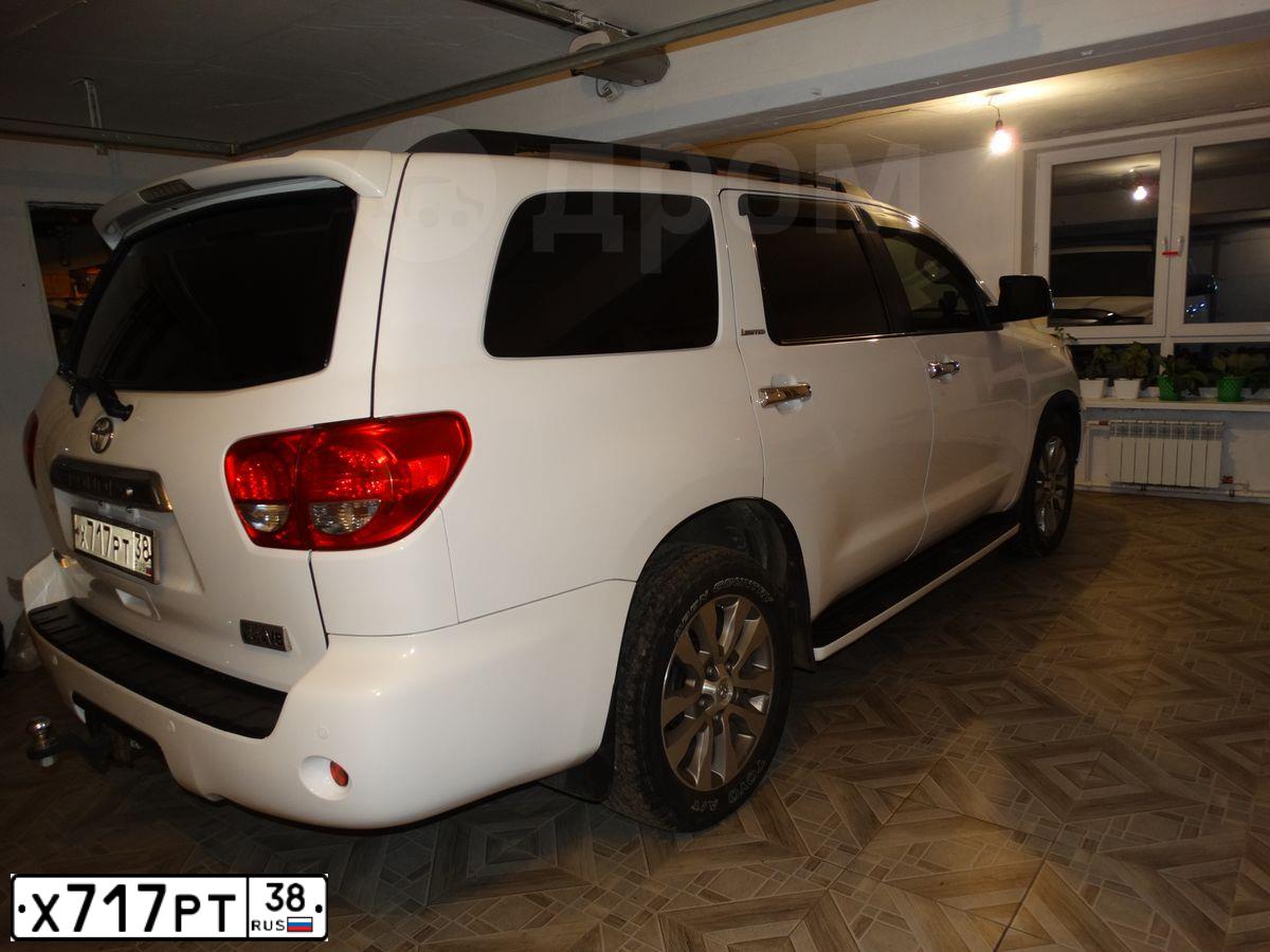 Фото автомобиля TOYOTA SEQUOIA, 2010 — госномер Х717РТ38. Цвет: Белый