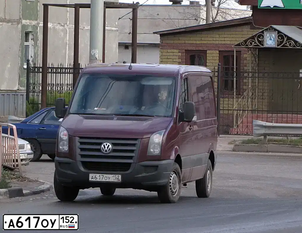 Фото автомобиля VOLKSWAGEN CRAFTER, 2008 — госномер А617ОУ152. Цвет: ТЕМНО-КРАСНЫЙ