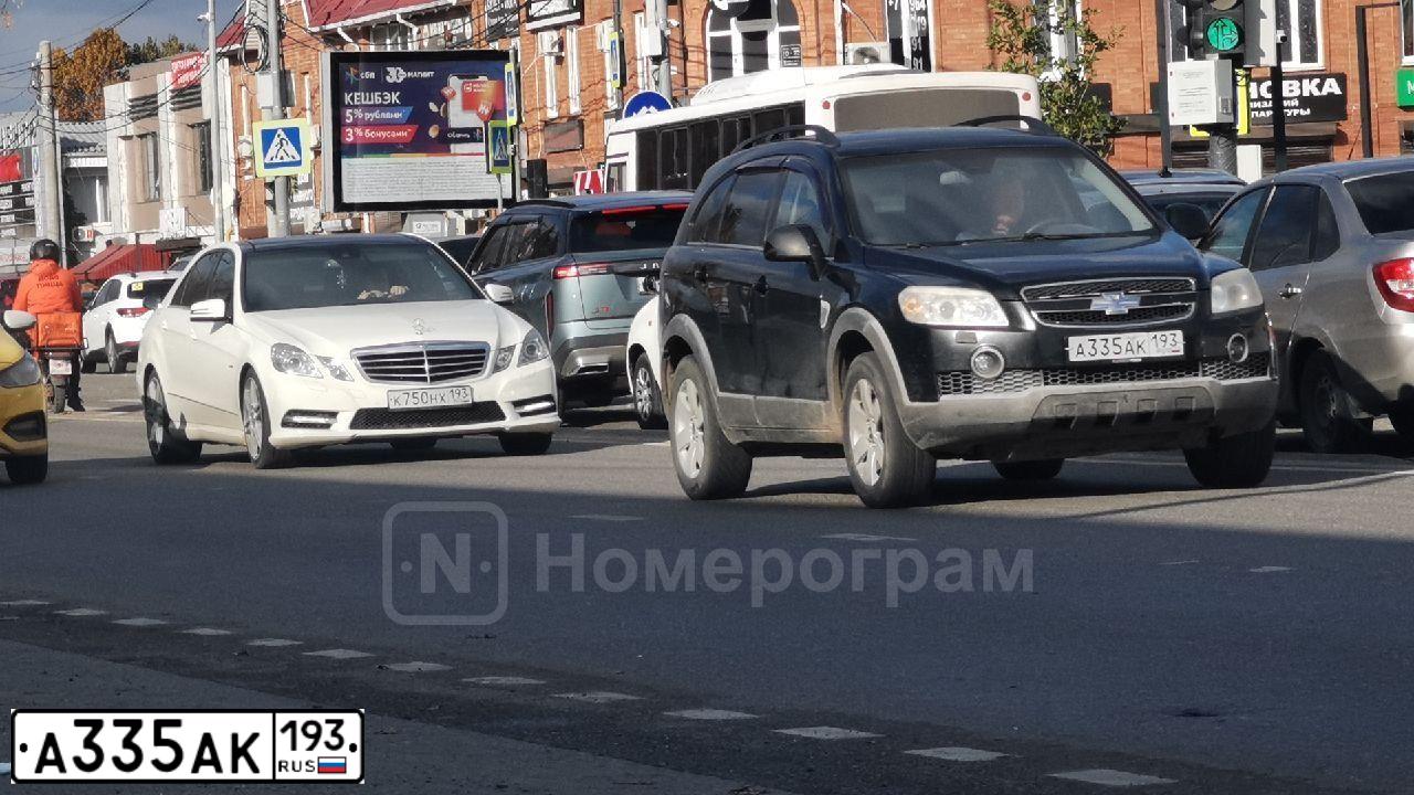 Фото автомобиля CHEVROLET CAPTIVA, 2007 — госномер А335АК193. Цвет: ЧЕРНЫЙ