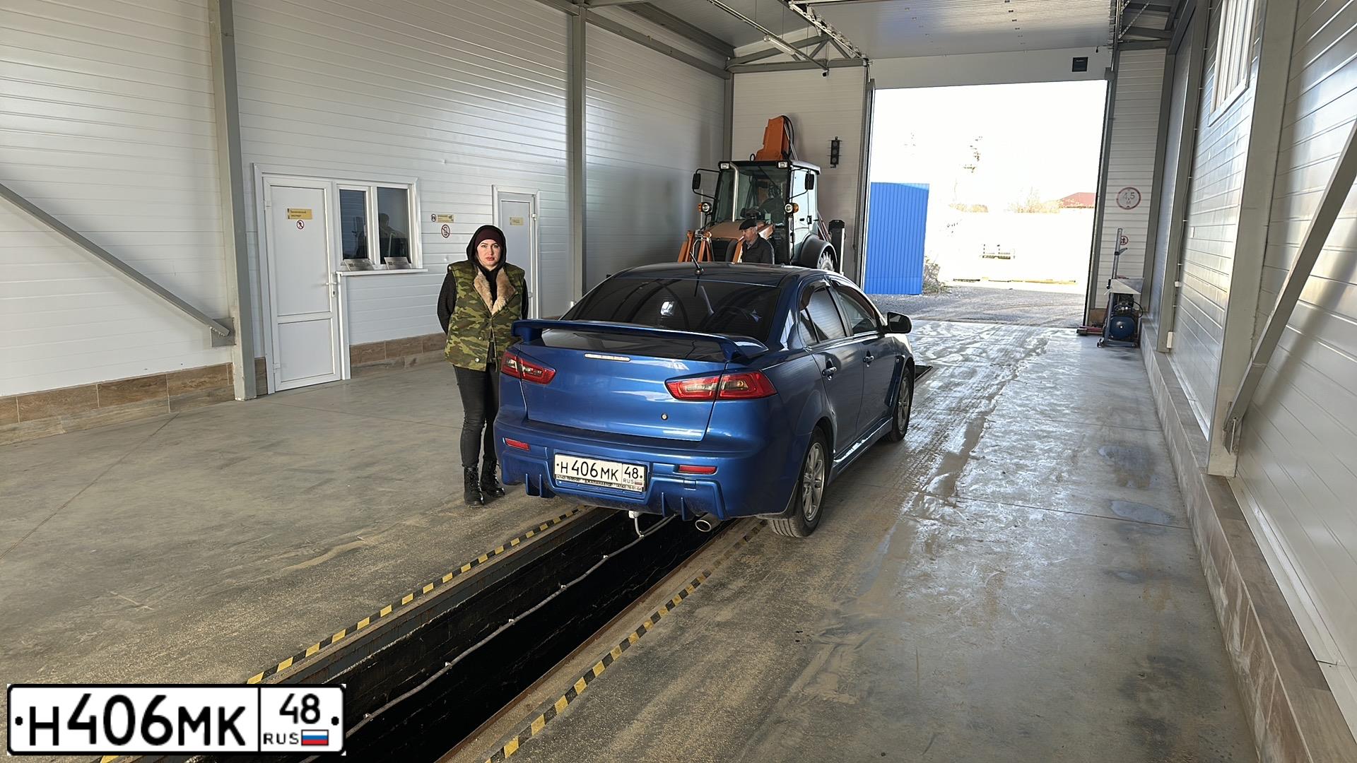 Фото автомобиля MITSUBISHI LANCER, 2011 — госномер Н406МК48. Цвет: синий