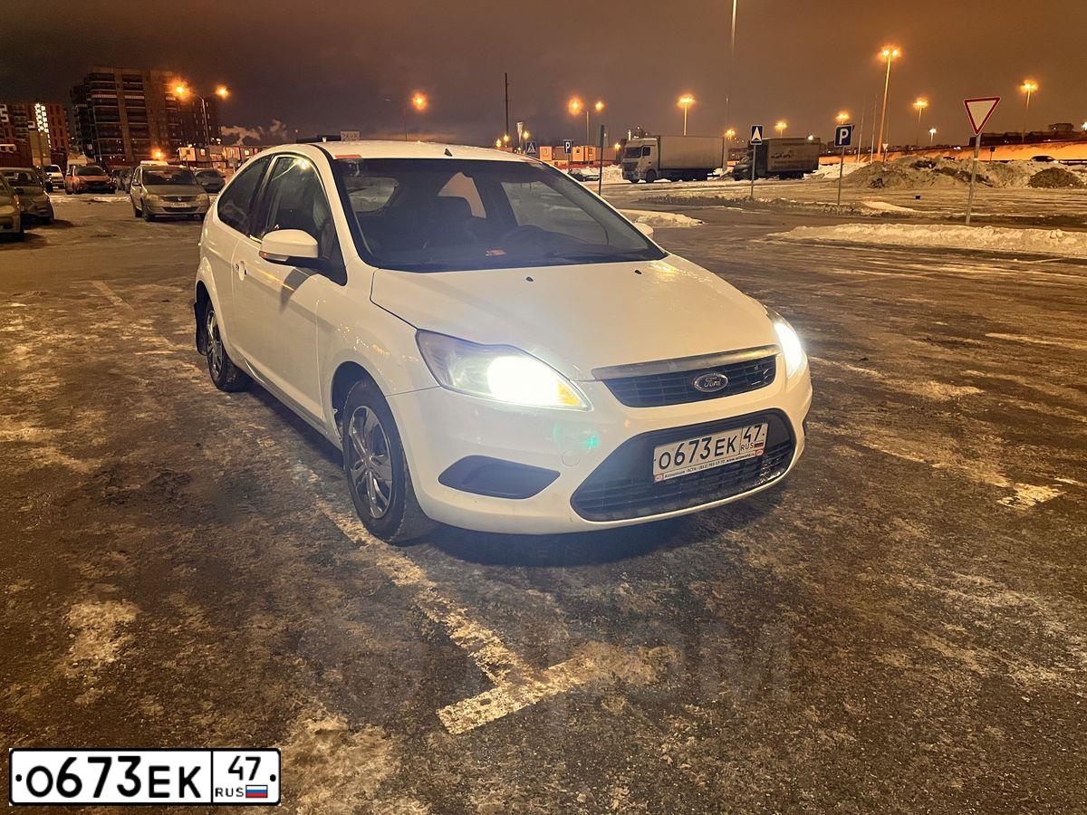 Фото автомобиля FORD FOCUS, 2008 — госномер Р185МУ70. Цвет: Белый