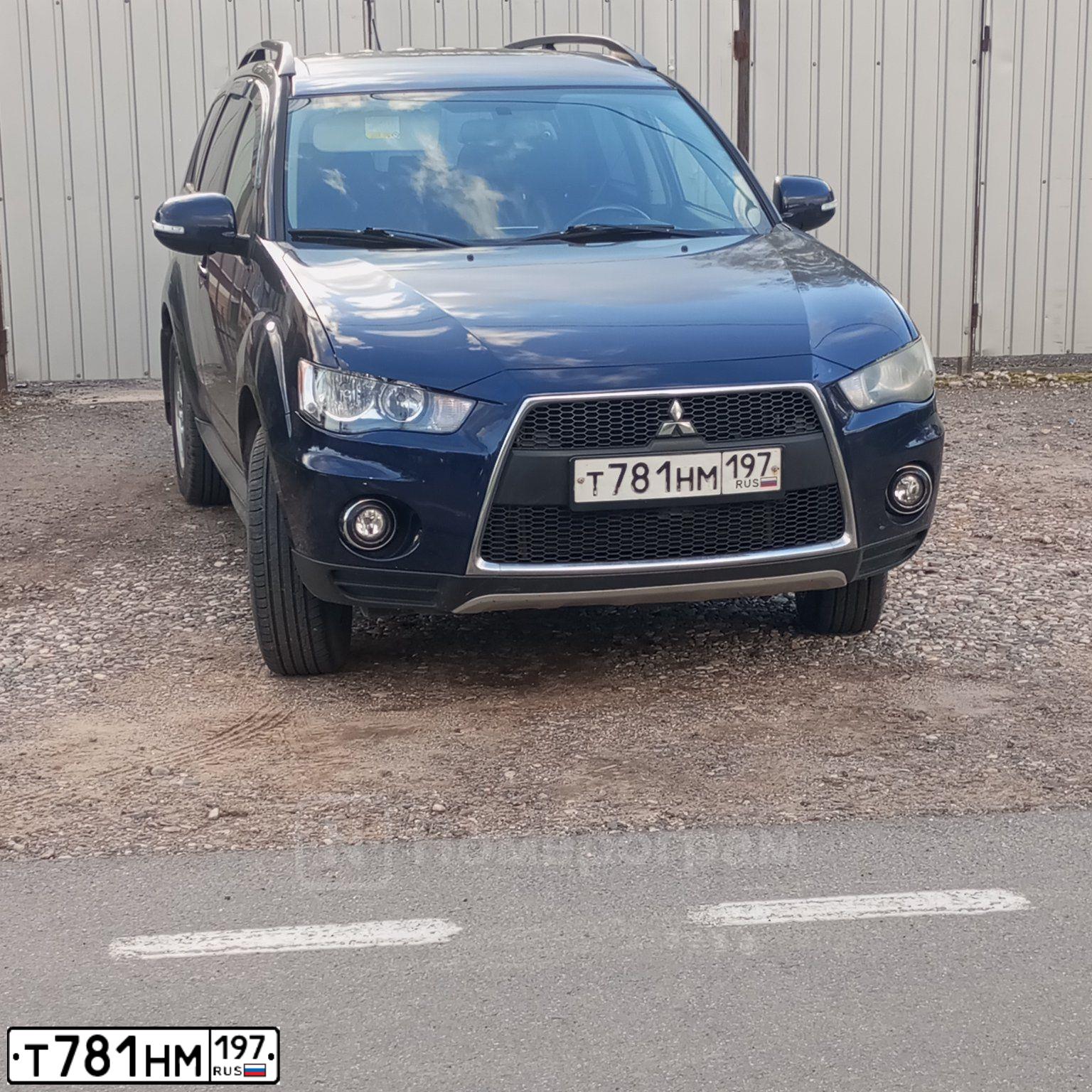 Фото автомобиля MITSUBISHI OUTLANDER, 2011 — госномер Т781НМ197. Цвет: СИНИЙ