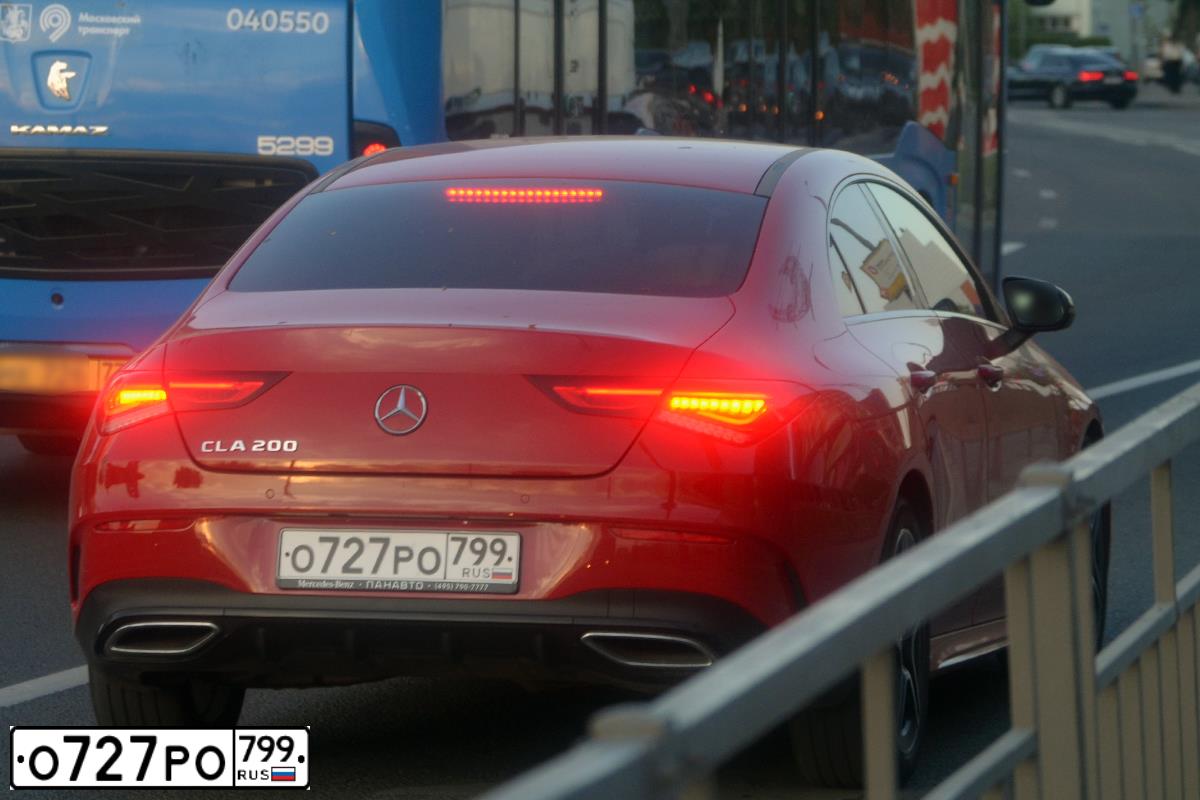 Фото автомобиля MERCEDES CLA-KLASSE, 2019 — госномер О727РО799. Цвет: КРАСНЫЙ