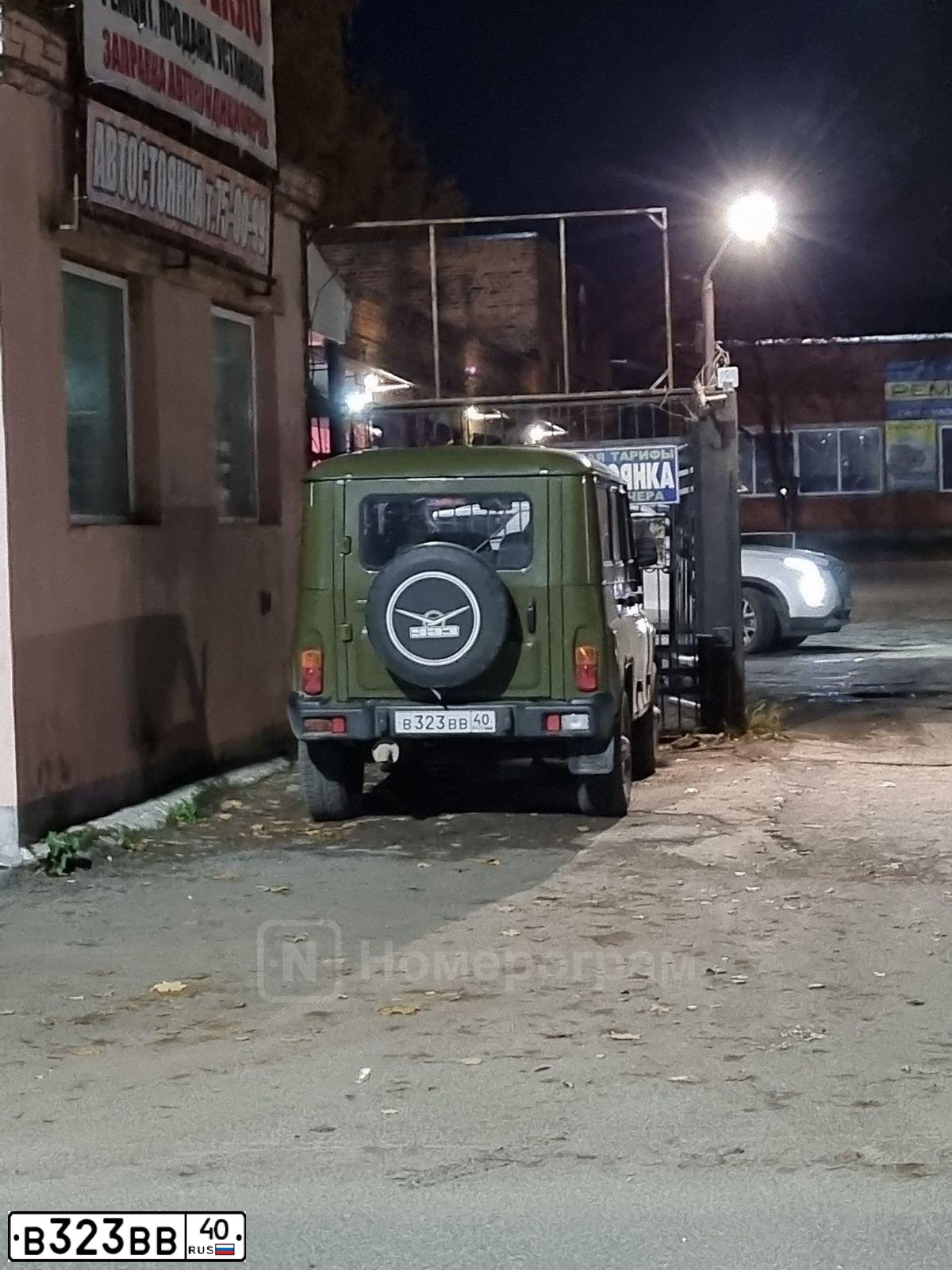 Фото автомобиля UAZ 3151 / HUNTER, 2001 — госномер В323ВВ40. Цвет: БЕЛАЯ НОЧЬ