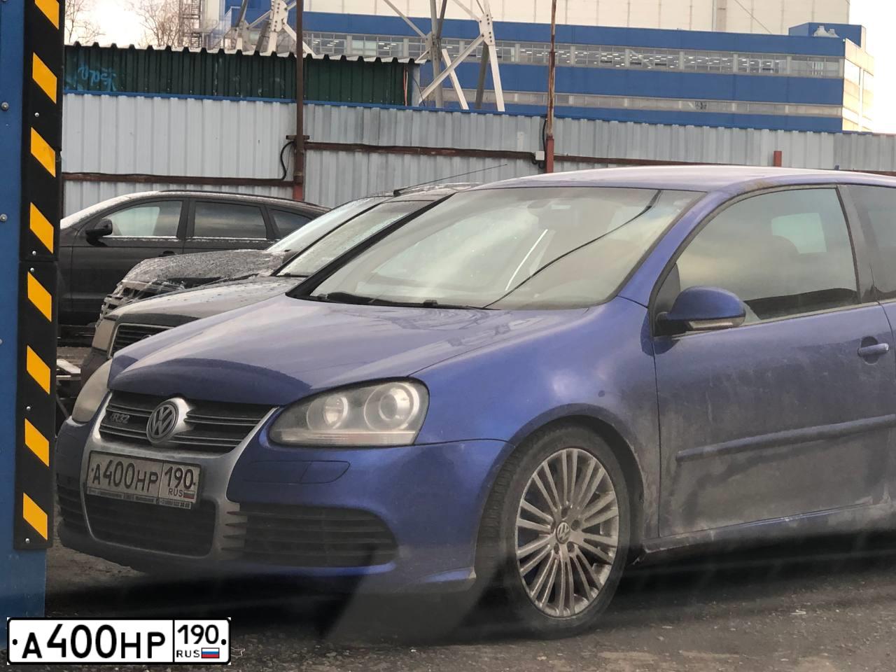 Фото автомобиля VOLKSWAGEN GOLF, 2011 — госномер Е399ТЕ777. Цвет: ЧЕРНЫЙ