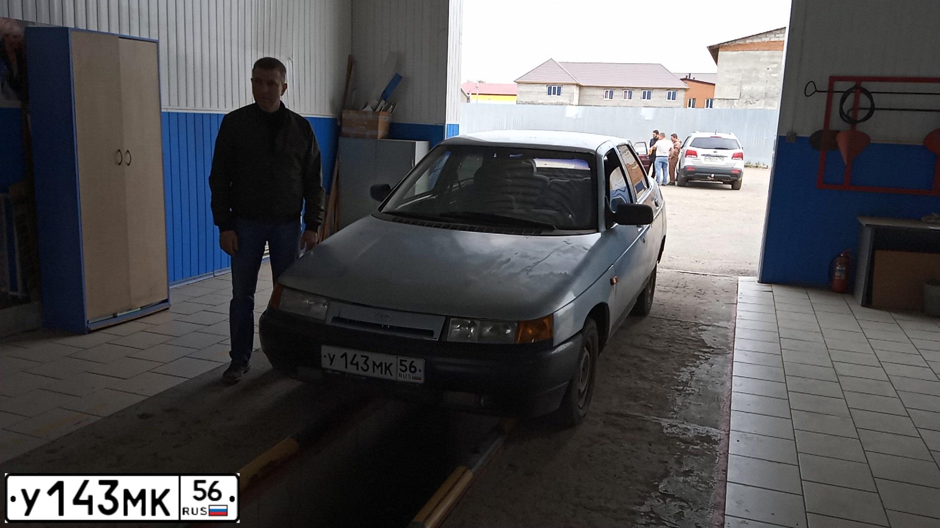 Фото автомобиля LADA 2110, 2001 — госномер У143МК56. Цвет: СЕРЕБРИСТО-ГОЛУБОЙ
