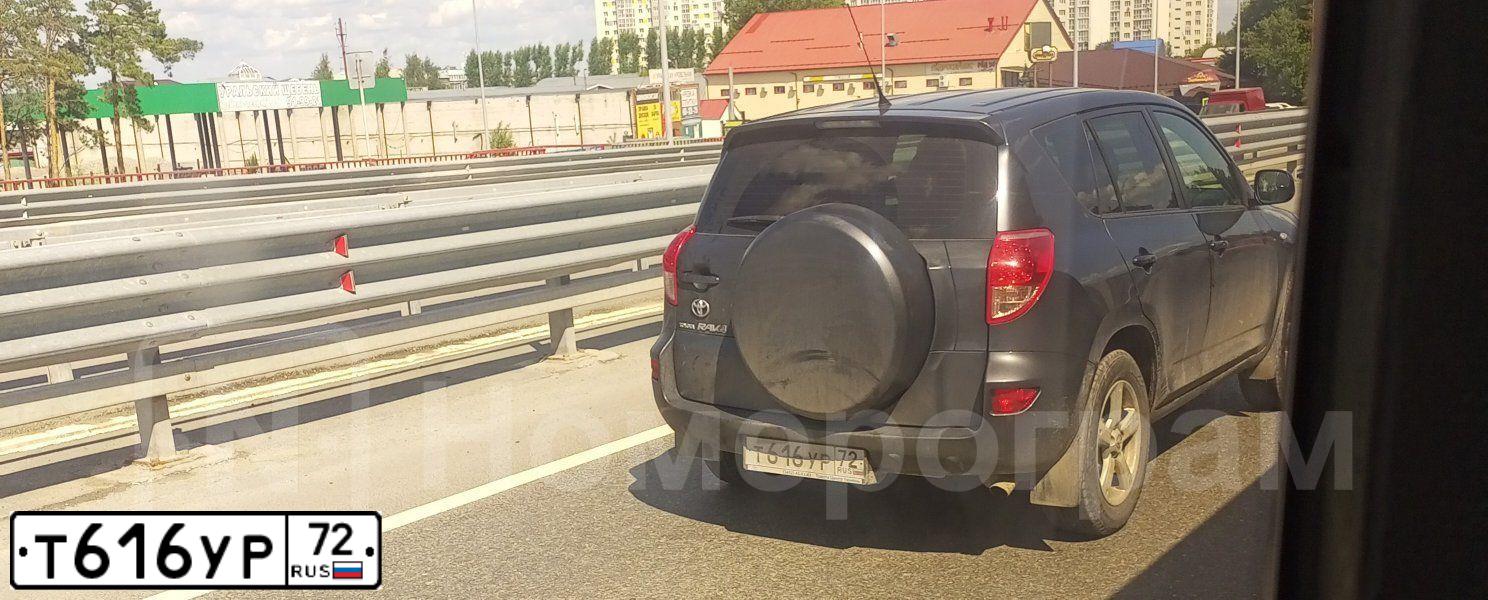 Фото автомобиля TOYOTA RAV4, 2008 — госномер Е033УЕ72. Цвет: ТЕМНО-СЕРЫЙ