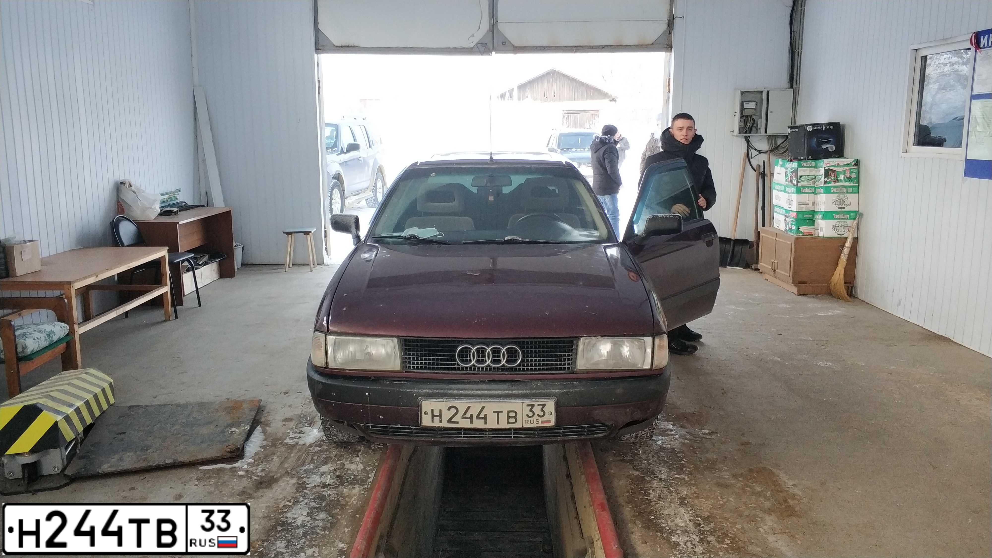 Фото автомобиля AUDI 80, 1991 — госномер Н244ТВ33. Цвет: ВИШНЕВЫЙ