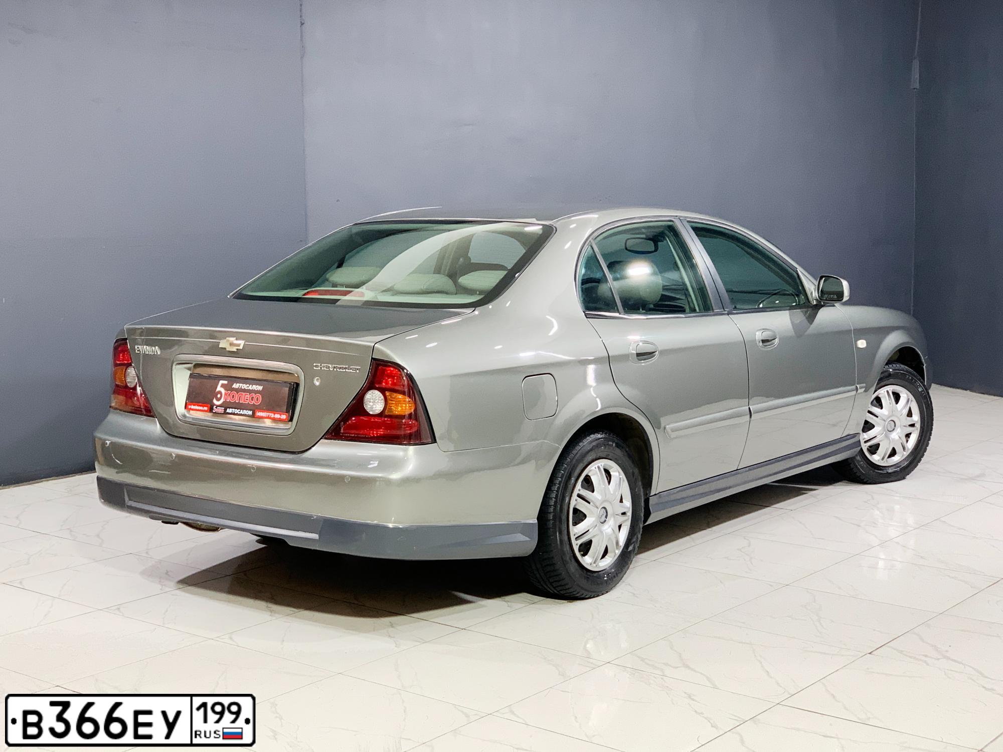Фото автомобиля CHEVROLET EVANDA, 2005 — госномер Х297РР797. Цвет: Серый