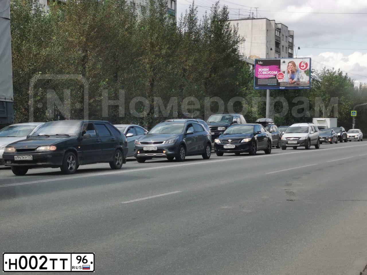 Фото автомобиля SKODA FABIA, 2008 — госномер М566МР196. Цвет: Красный