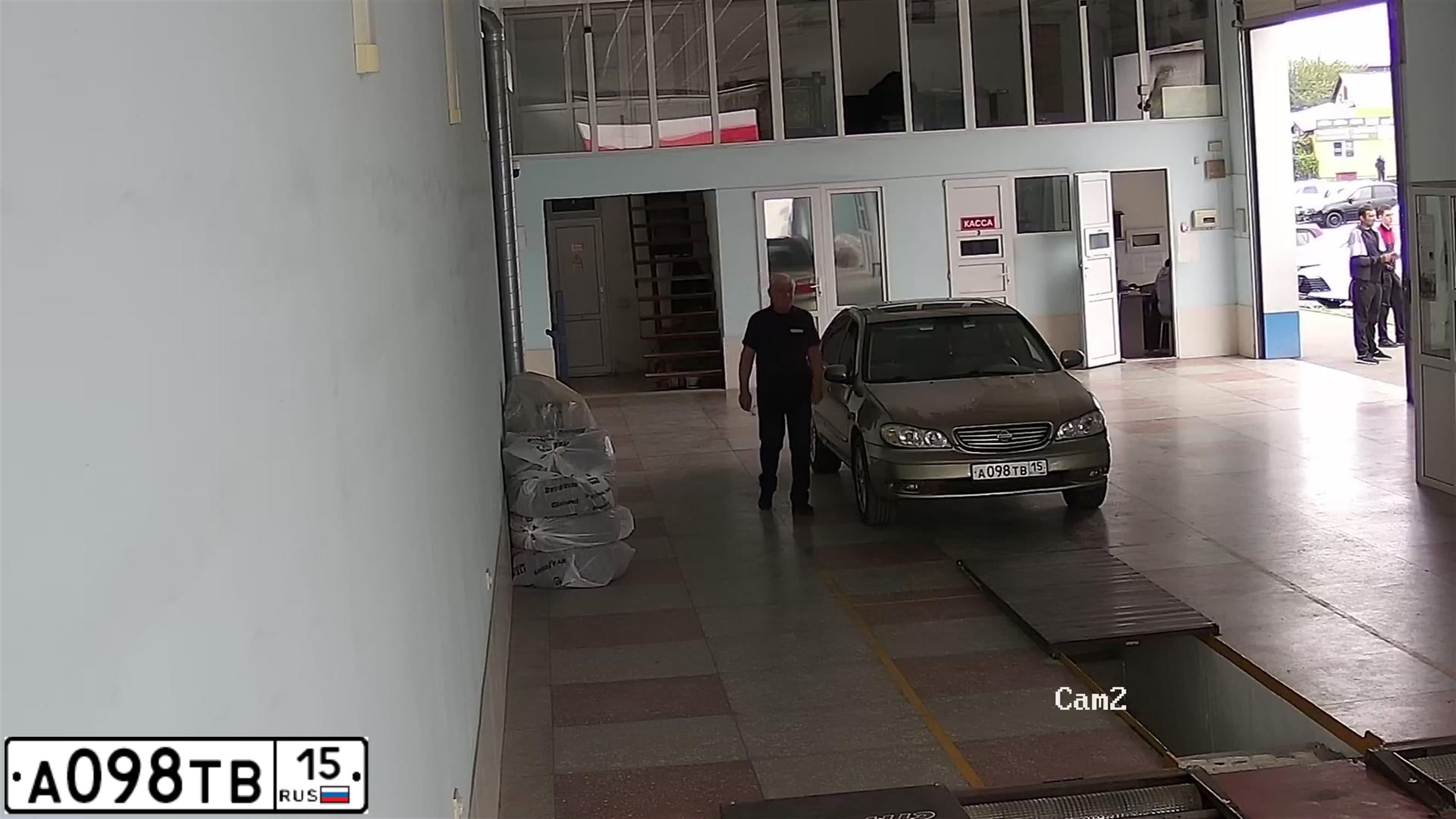 Фото автомобиля NISSAN MAXIMA, 2005 — госномер А098ТВ15. Цвет: ЗОЛОТИСТЫЙ