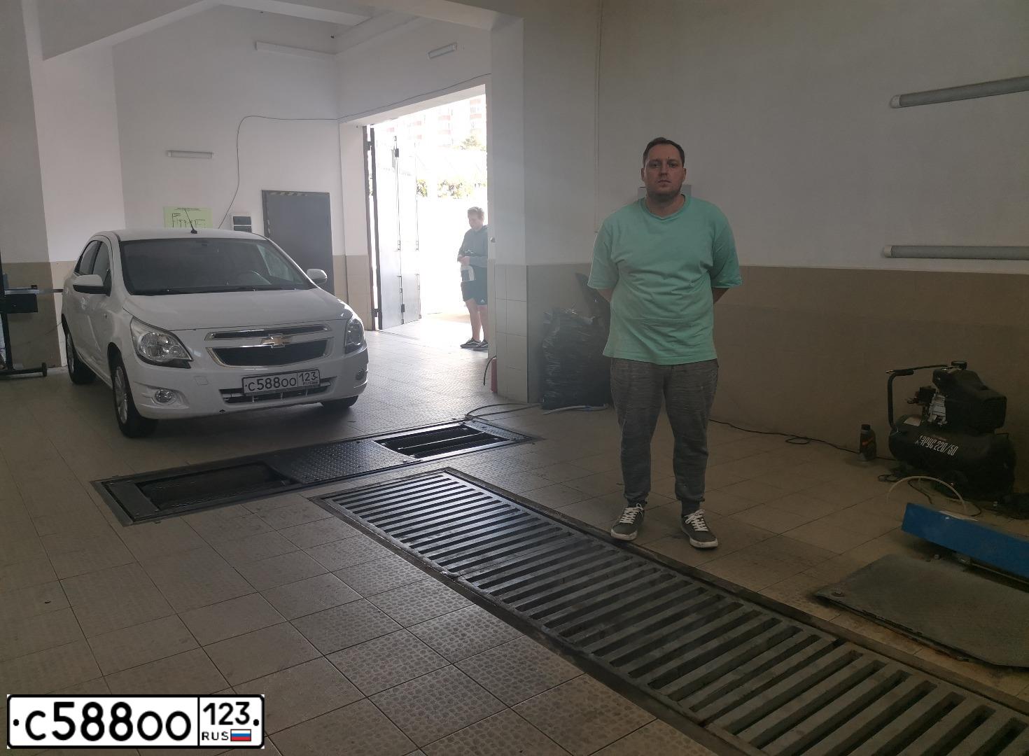 Фото автомобиля CHEVROLET COBALT, 2014 — госномер С588ОО123. Цвет: Белый