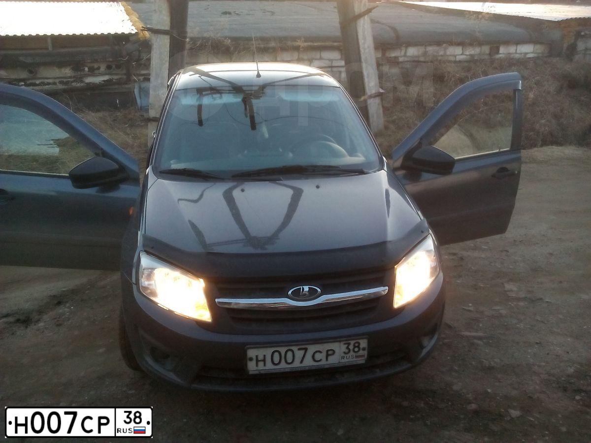 Фото автомобиля LADA VESTA, 2017 — госномер Е526ЕН138. Цвет: Белый