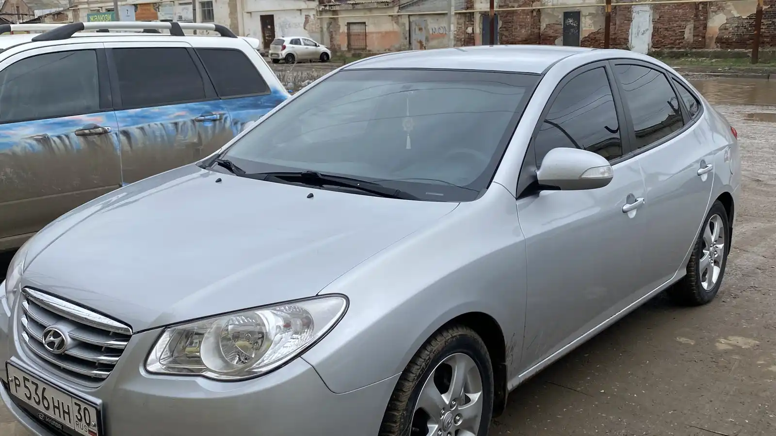 Фото автомобиля HYUNDAI ELANTRA, 2011 — госномер В626ОВ30. Цвет: СЕРЕБРИСТЫЙ