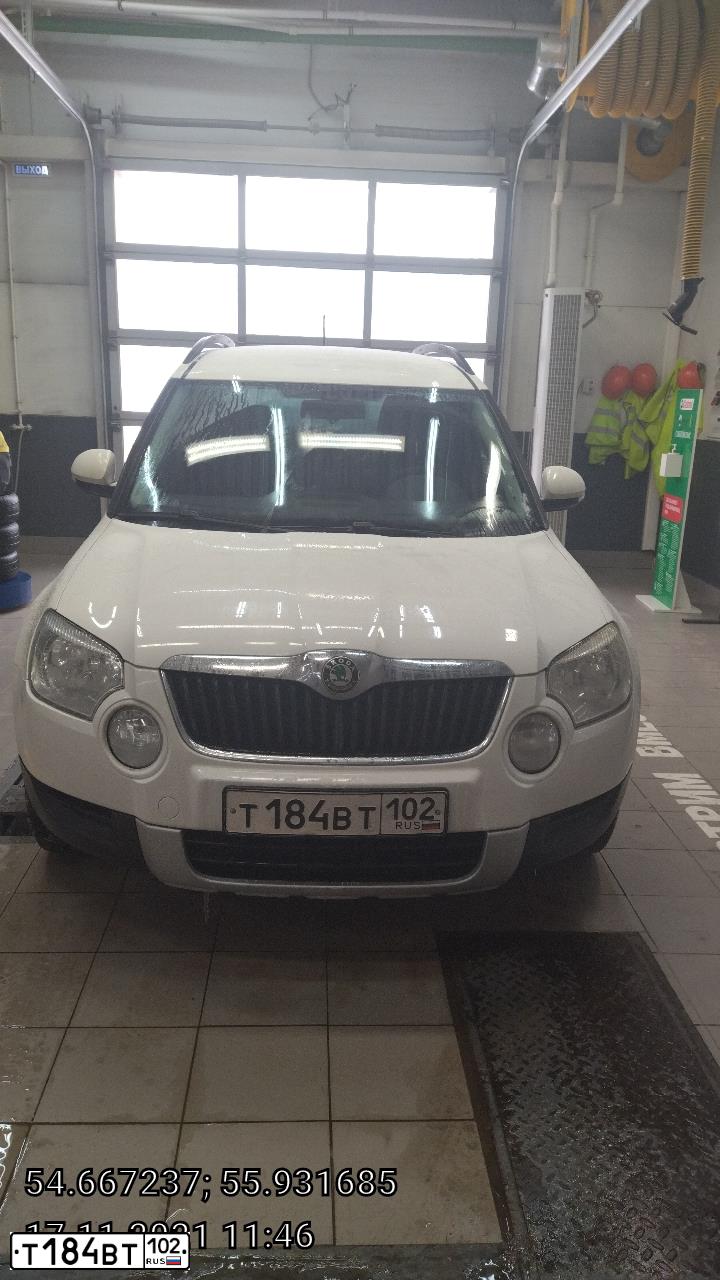 Фото автомобиля SKODA YETI, 2011 — госномер Т184ВТ102. Цвет: Белый