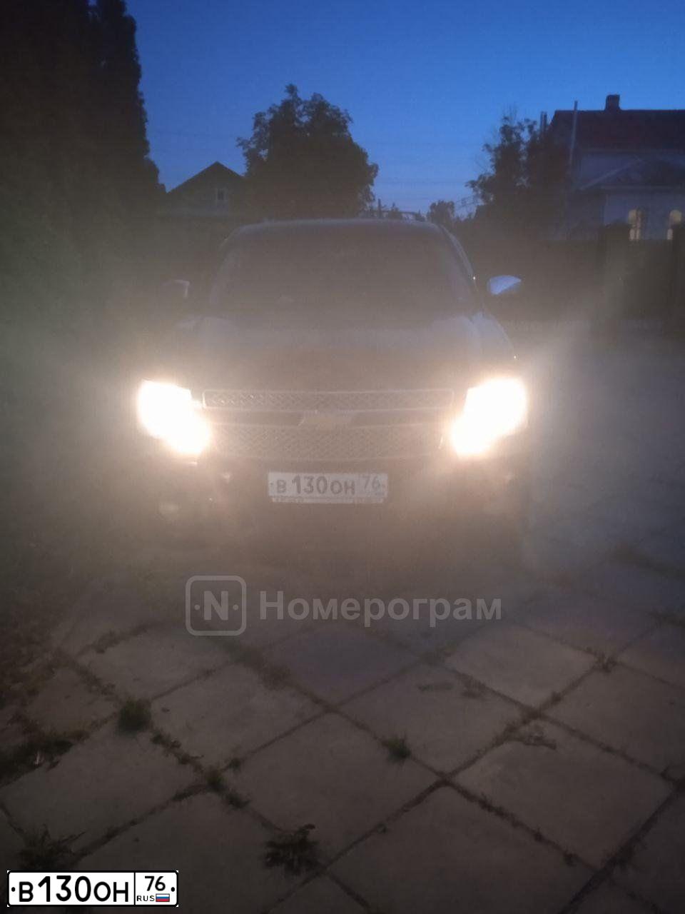 Фото автомобиля CHEVROLET TAHOE, 2012 — госномер В130ОН76. Цвет: ЧЕРНЫЙ