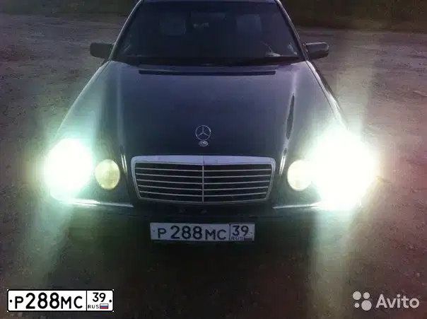 Фото автомобиля MERCEDES E-KLASSE, 1998 — госномер О031СХ39. Цвет: СИНИЙ