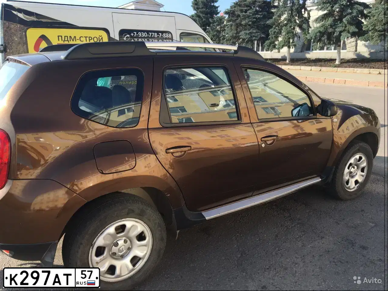 Фото автомобиля RENAULT DUSTER, 2013 — госномер О935РЕ31. Цвет: КОРИЧНЕВЫЙ