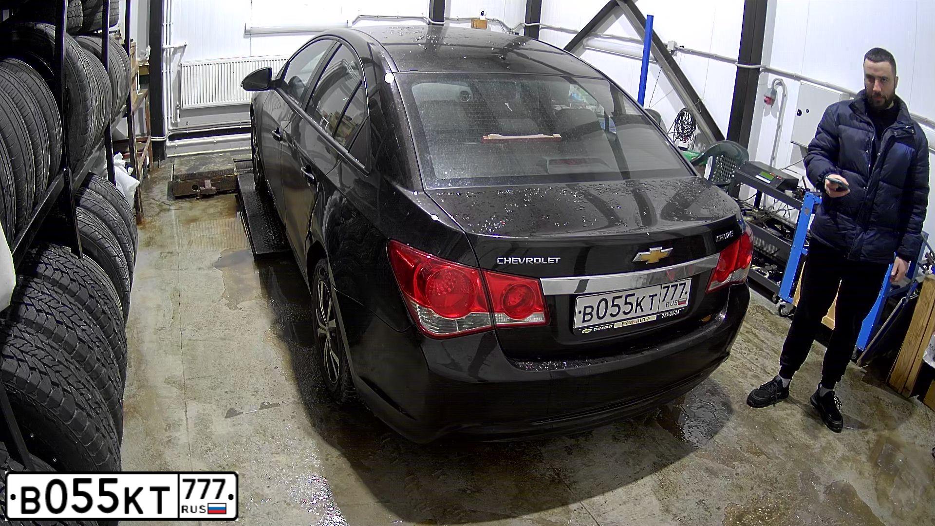 Фото автомобиля CHEVROLET CRUZE, 2014 — госномер У439ЕС790. Цвет: Коричневый