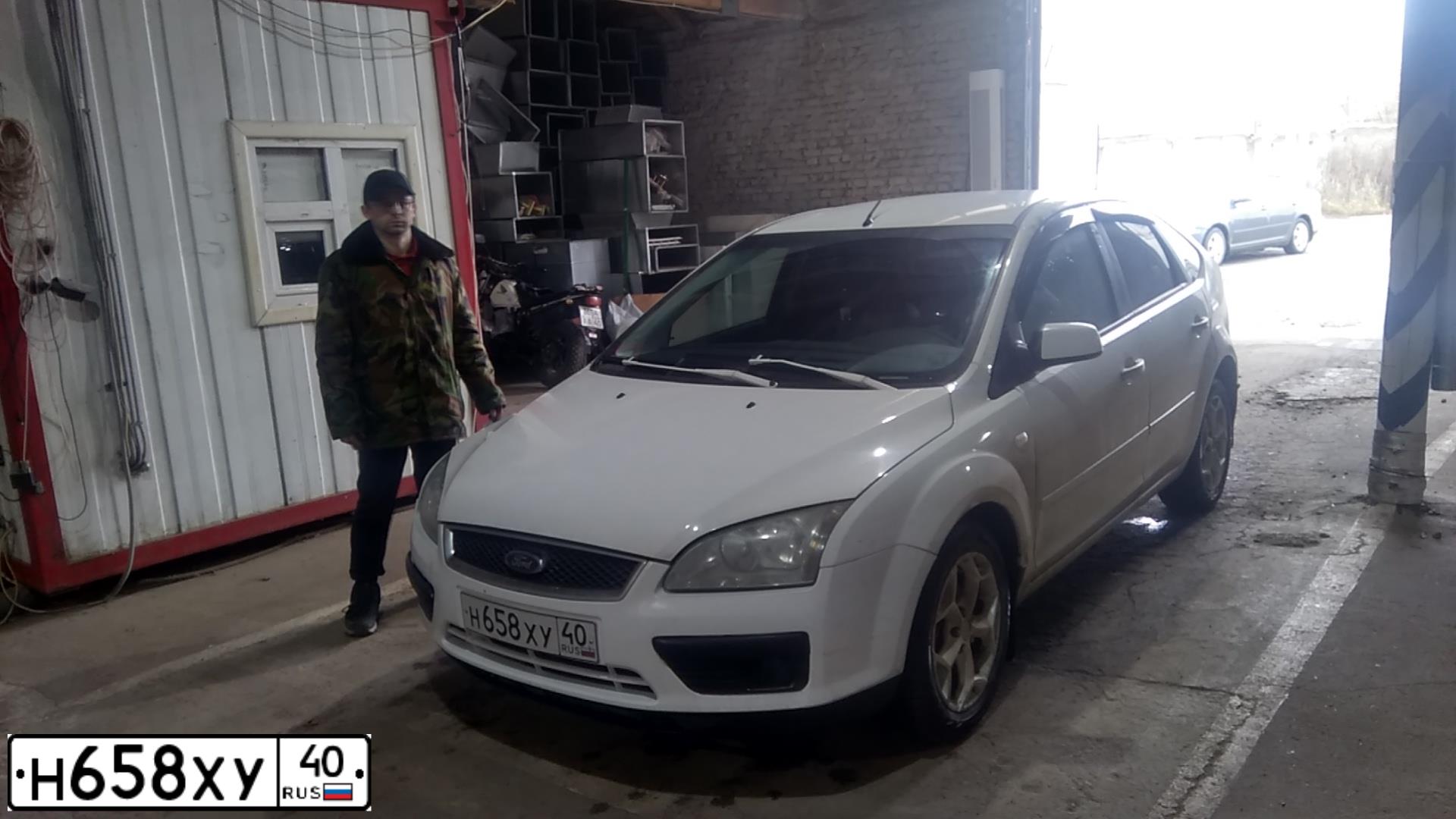 Фото автомобиля FORD FOCUS, 2007 — госномер С998ЕВ40. Цвет: БЕЛЫЙ