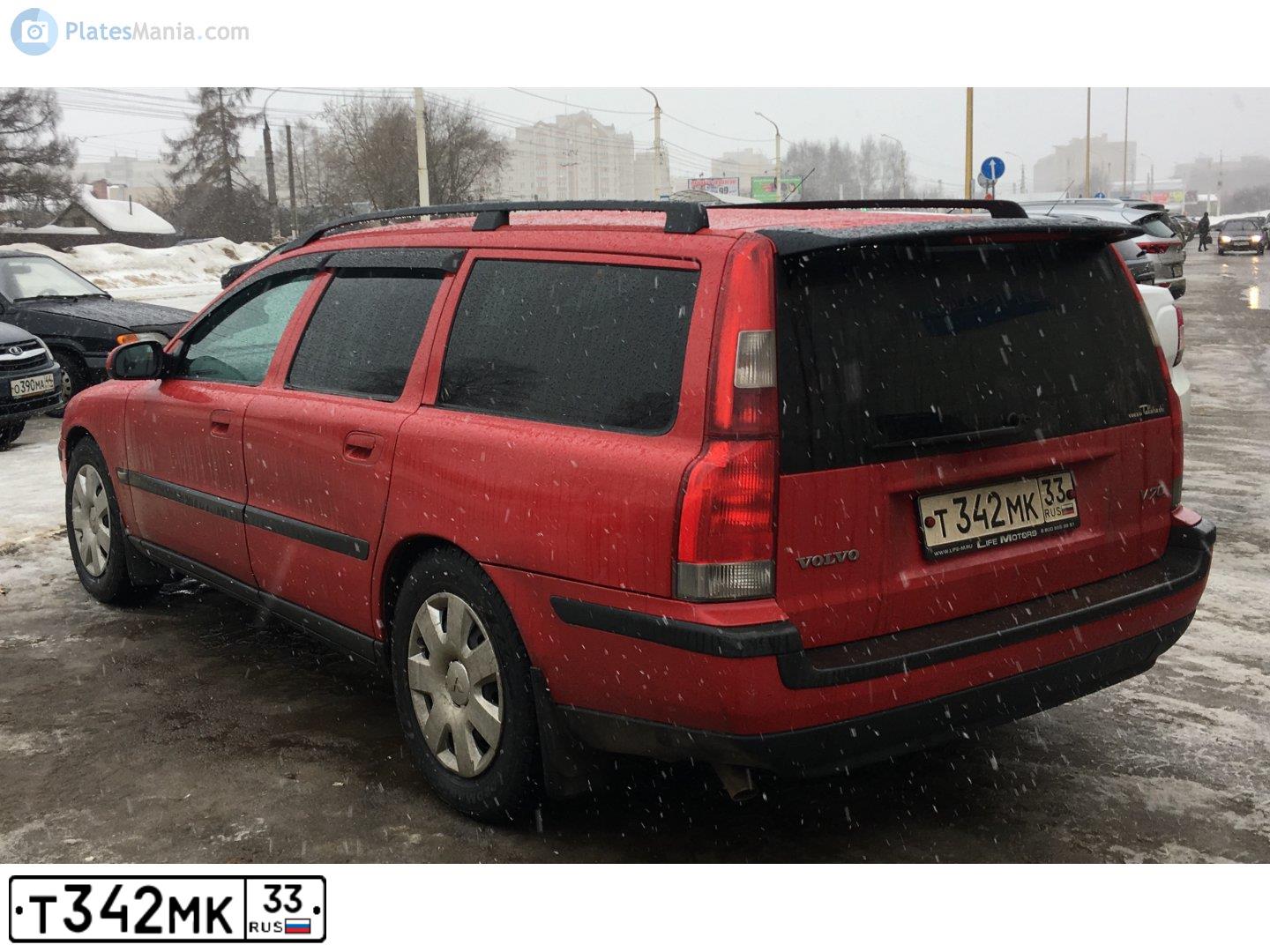Фото автомобиля VOLVO V70, 2001 — госномер О002ОУ44. Цвет: Красный