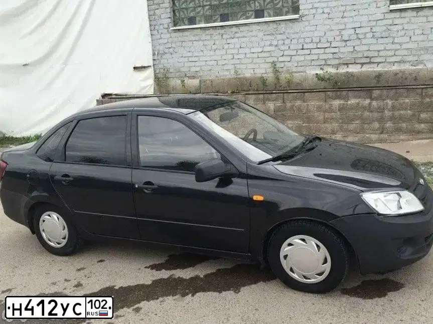Фото автомобиля LADA 2190 GRANTA, 2012 — госномер Н412УС102. Цвет: серебристо-коричневый