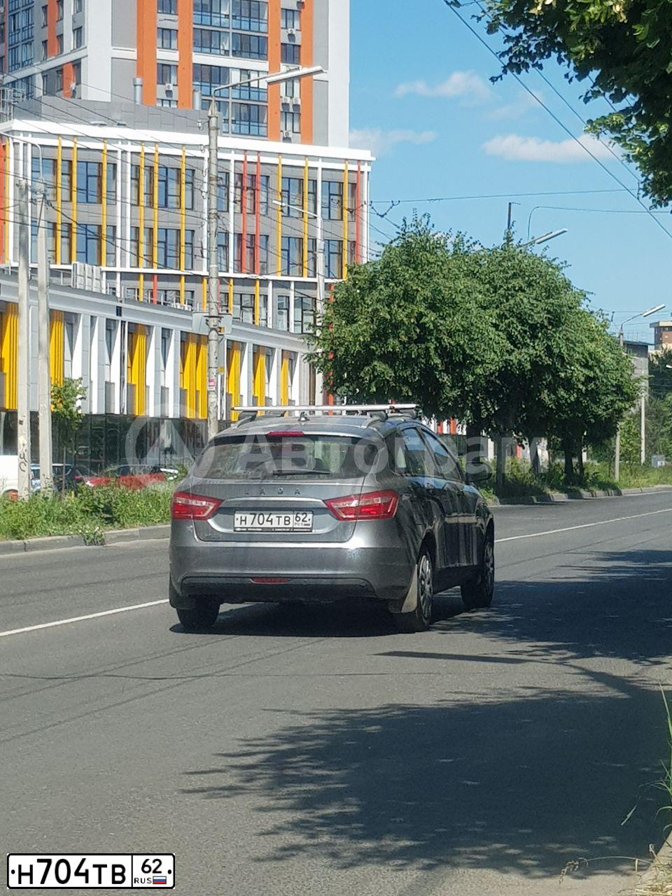 Фото автомобиля LADA VESTA, 2019 — госномер Н704ТВ62. Цвет: Серый