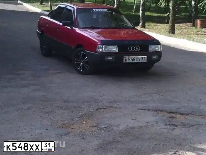 Фото автомобиля AUDI 80, 1988 — госномер К548ХХ31. Цвет: КРАСНЫЙ