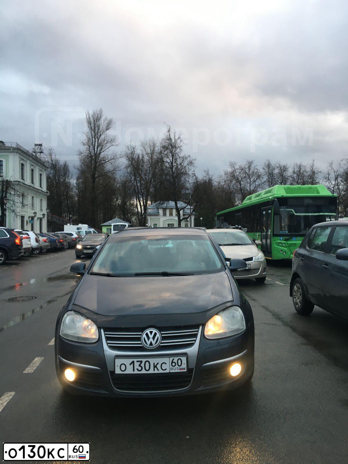 Фото автомобиля VOLKSWAGEN JETTA, 2009 — госномер О245НН32. Цвет: Серо-Синий