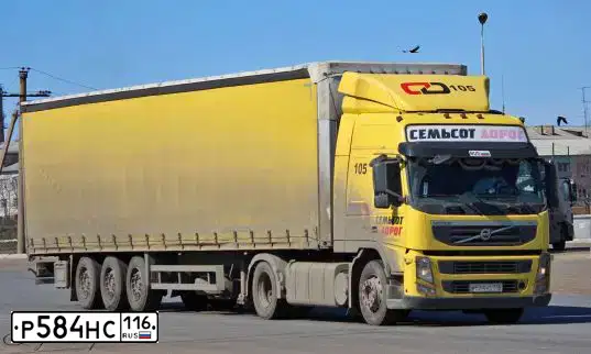 Фото автомобиля VOLVO SERIE FM /4X2/, 2012 — госномер Е670СВ196. Цвет: ЖЁЛТЫЙ