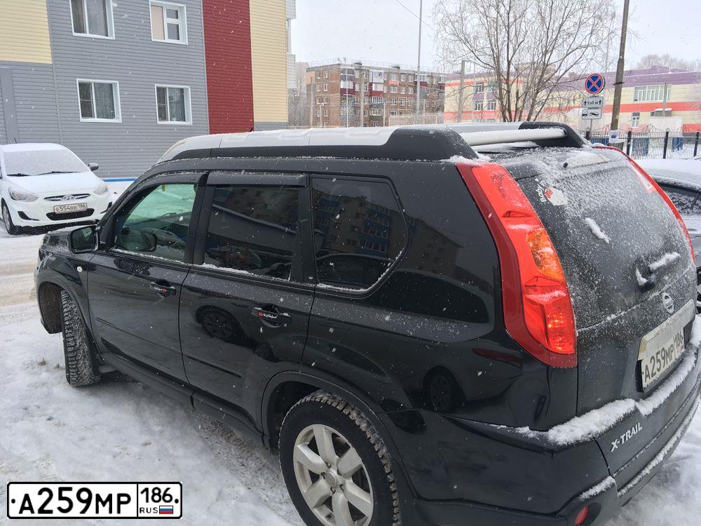 Фото автомобиля NISSAN X-TRAIL, 2010 — госномер А259МР186. Цвет: ЧЕРНЫЙ