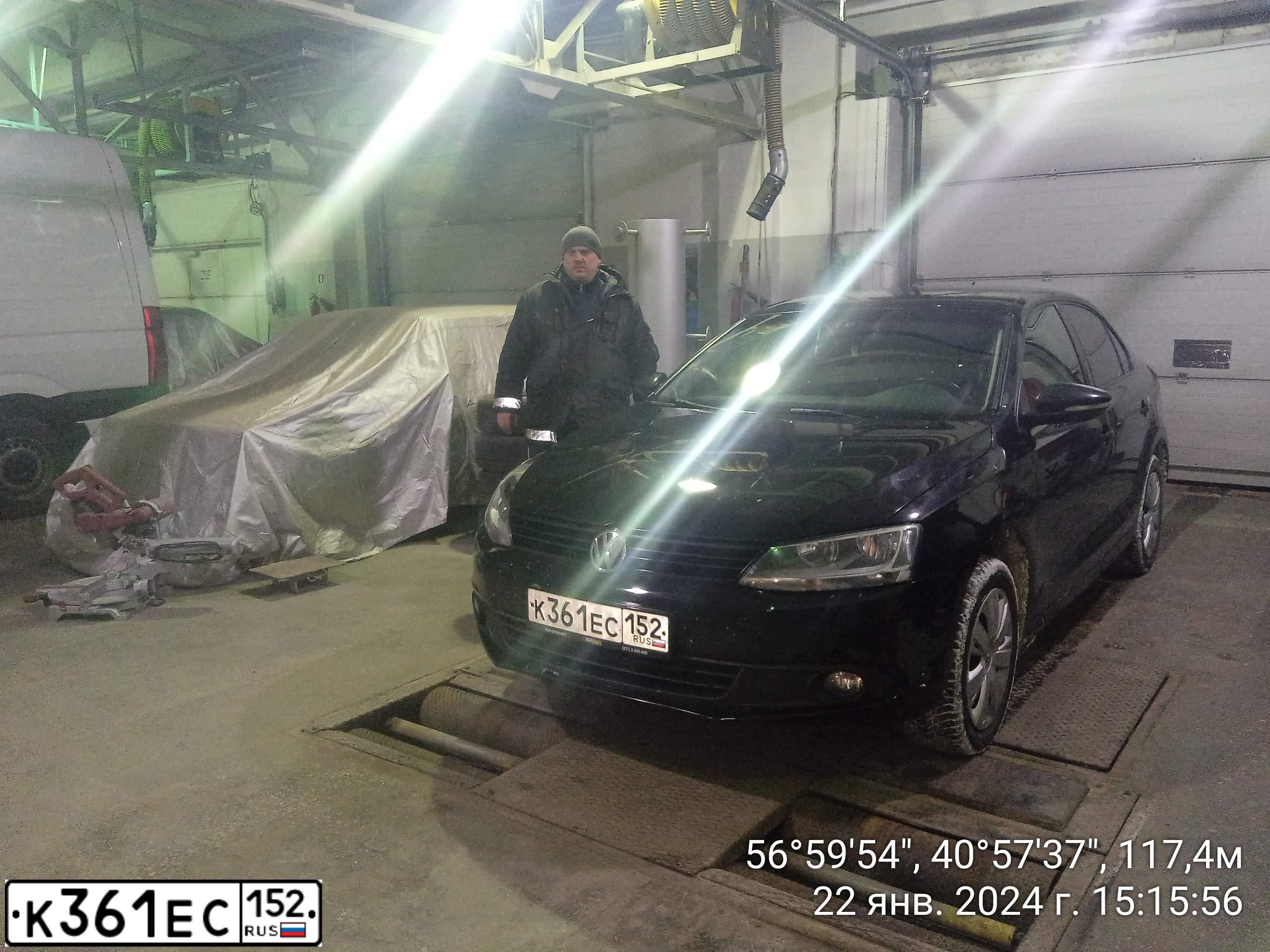 Фото автомобиля VOLKSWAGEN JETTA, 2012 — госномер В480ТЕ37. Цвет: ЧЕРНЫЙ