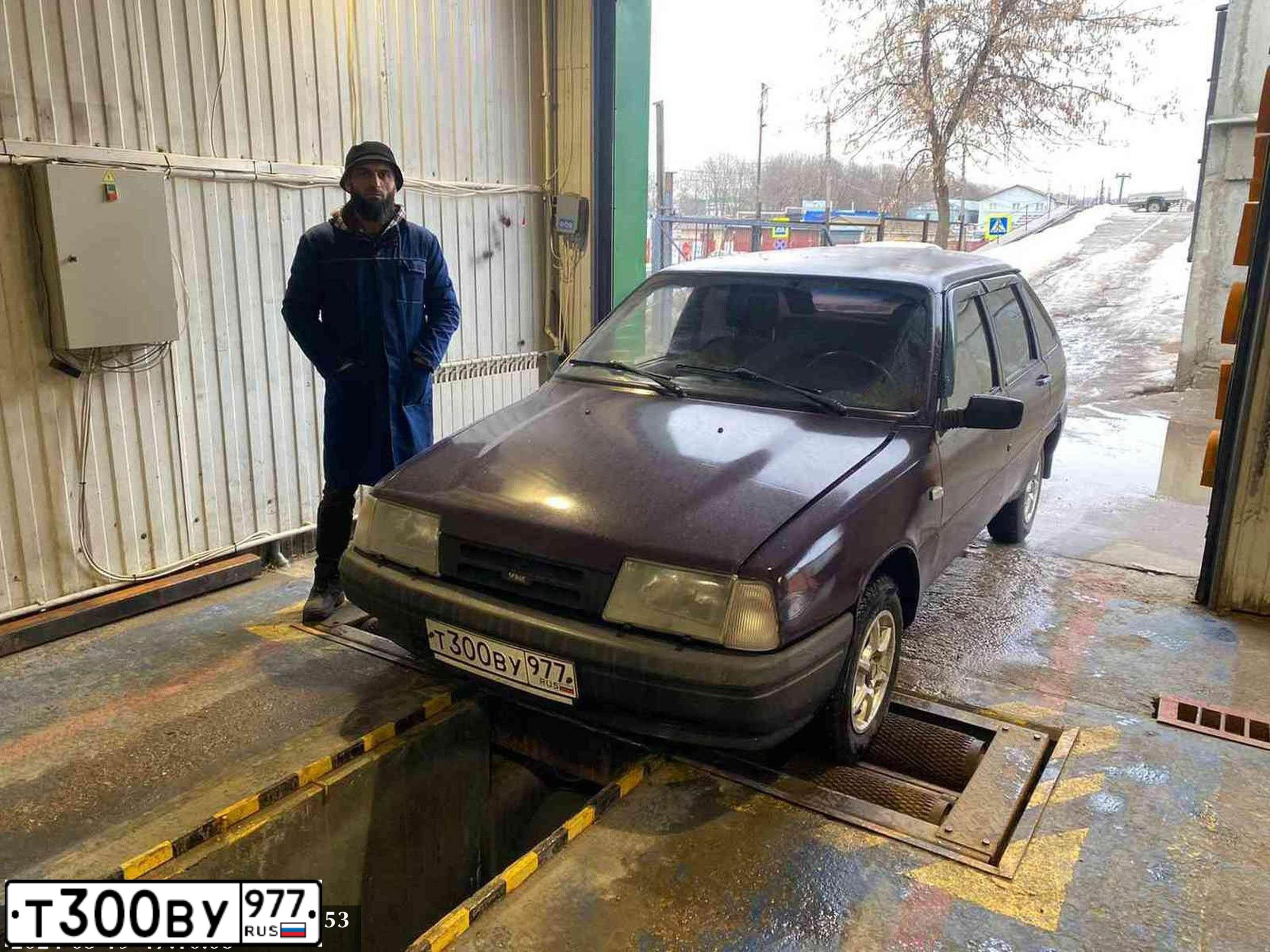 Фото автомобиля IZH 2126, 2003 — госномер М999ЕН97. Цвет: ФИОЛЕТОВЫЙ