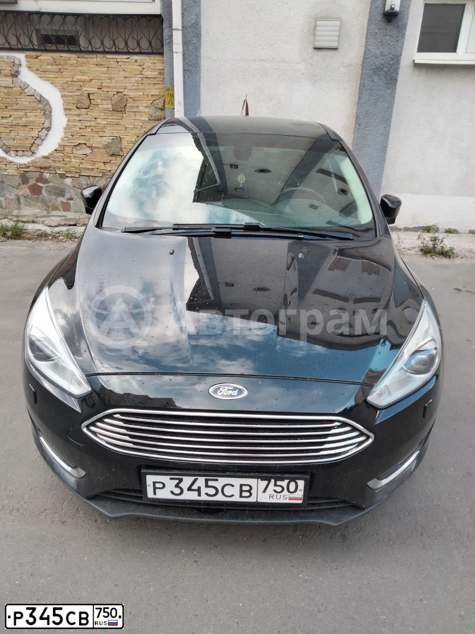 Фото автомобиля FORD FOCUS, 2017 — госномер Р345СВ750. Цвет: ЧЕРНЫЙ