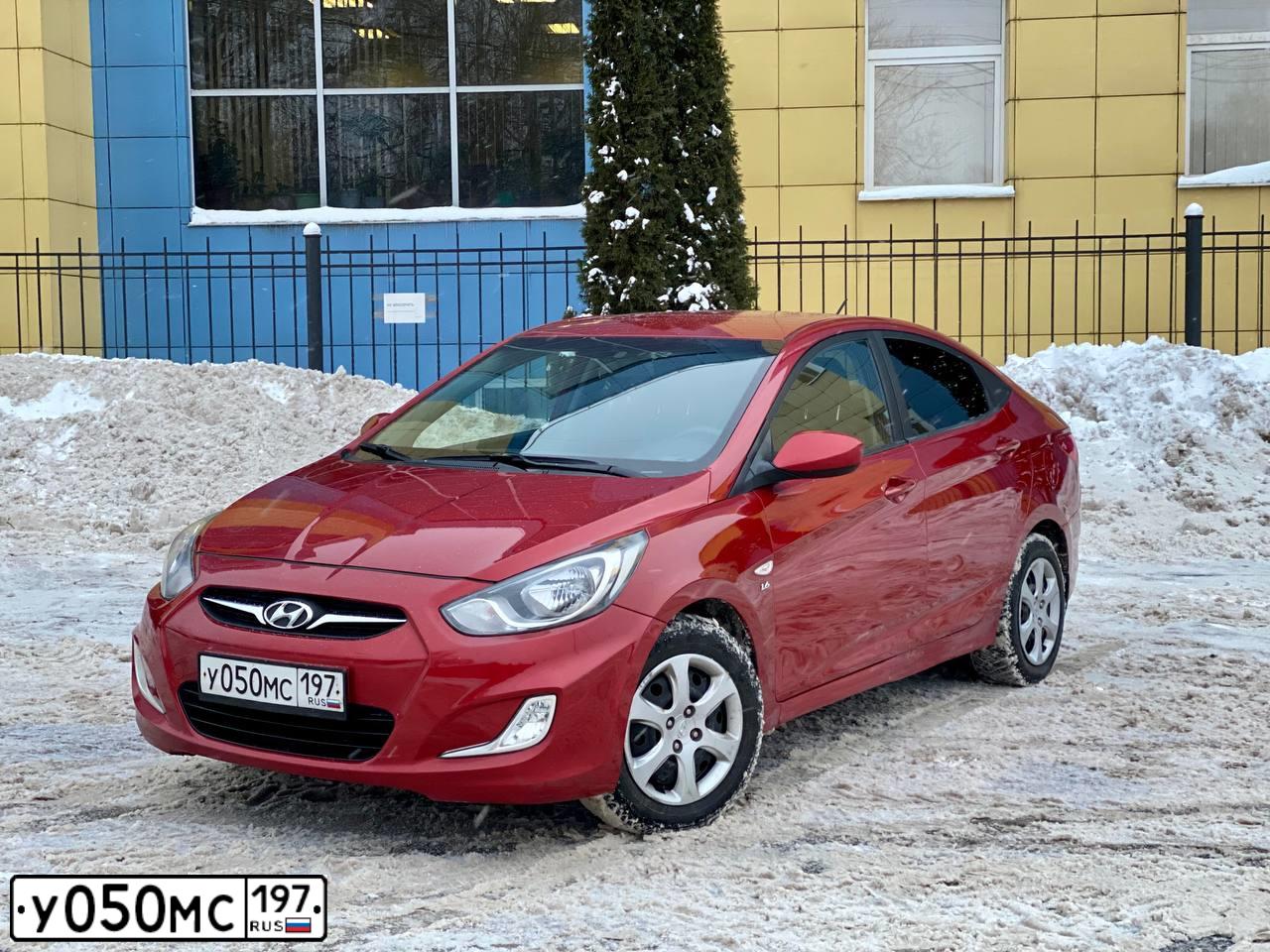 Фото автомобиля HYUNDAI SOLARIS, 2011 — госномер Х267ВХ76. Цвет: КРАСНЫЙ